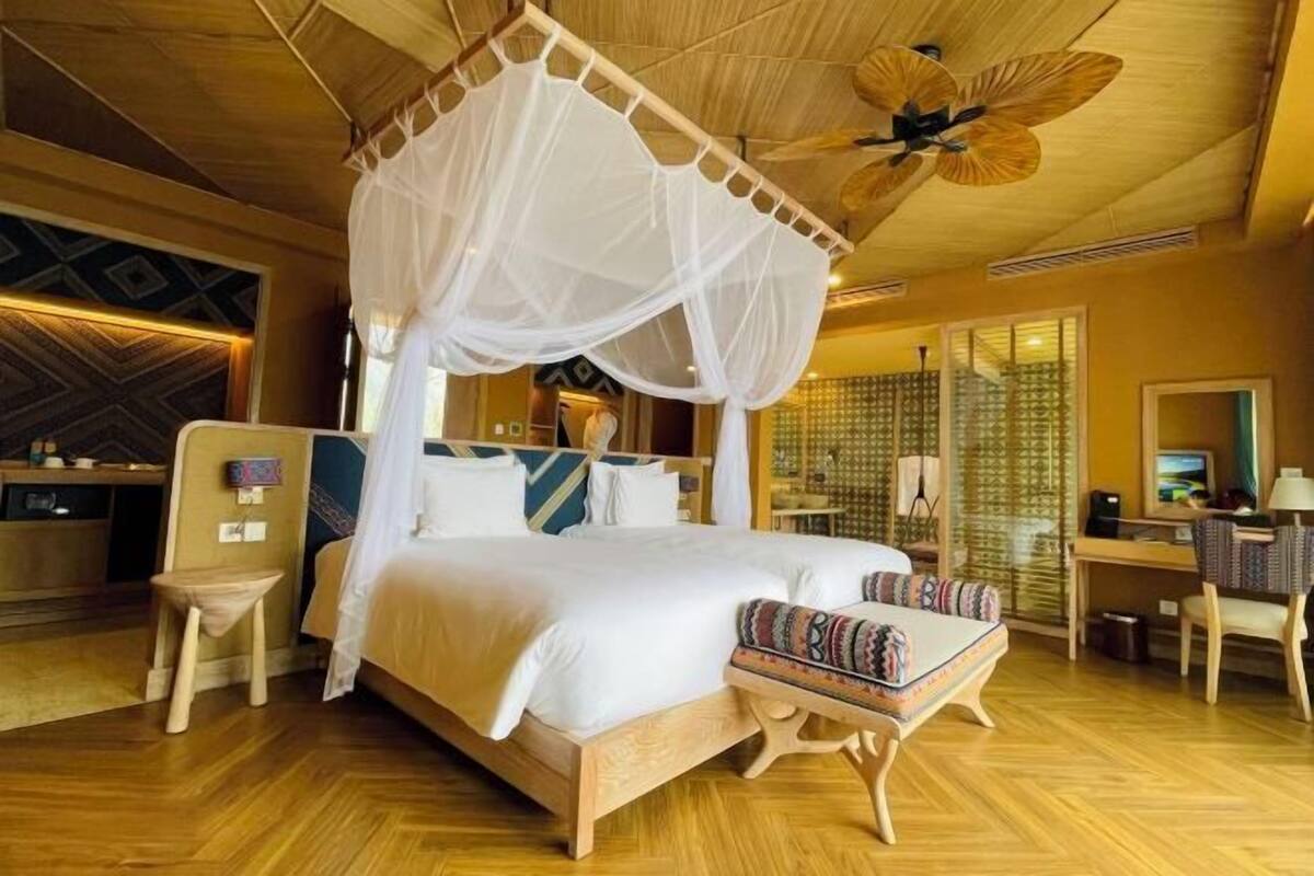Premium bedding, down duvets, pillow-top beds, in-room safe