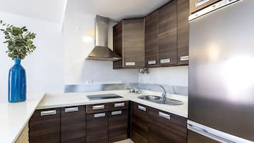 KĂŒhlschrank, Mikrowelle, GeschirrspĂŒler