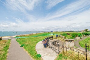 Property grounds - Quiet Southsea Studio | Walk to Seafront | Ideal for Work Stays (Portsmouth)
