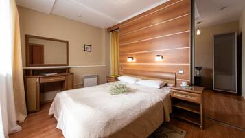 In-room safe, iron/ironing board, free WiFi, bed sheets