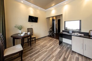 Suite (Cottage) | Woonruimte | Een flatscreentelevisie