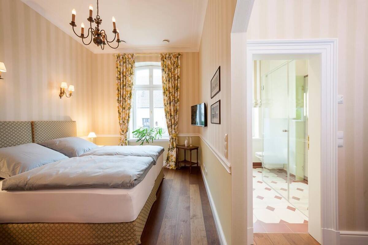 Rooms Gut Heidefeld ecru | Hypo-allergenic bedding available, in-room safe, blackout drapes