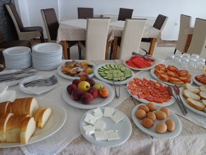 Tägliches inbegriffenes Frühstücksbuffet