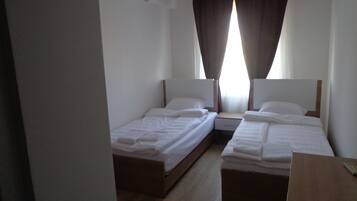 Bureau, chambres insonorisées, Wi-Fi gratuit, draps fournis