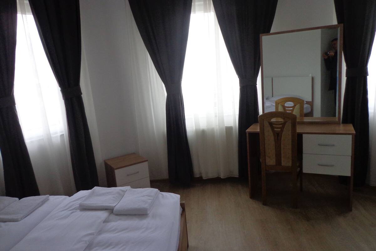 Standard Double Room | Desk, soundproofing, WiFi (free), bed sheets