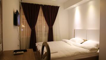 Skrivebord, lydisolert, wi-fi (inkludert) og sengetøy