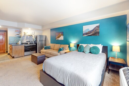 Bright and colorful studio with breathtaking mountain views