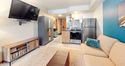 Valoisa ja värikäs studio henkeäsalpaavilla vuoristomaisemilla!