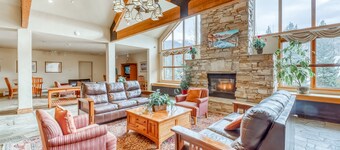 Bright and colorful studio with breathtaking mountain views