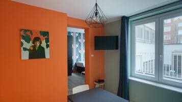 Basic Studio | In-room dining