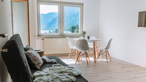 Apartamento, 1 habitación, balcón, vistas al lago | Zona de estar