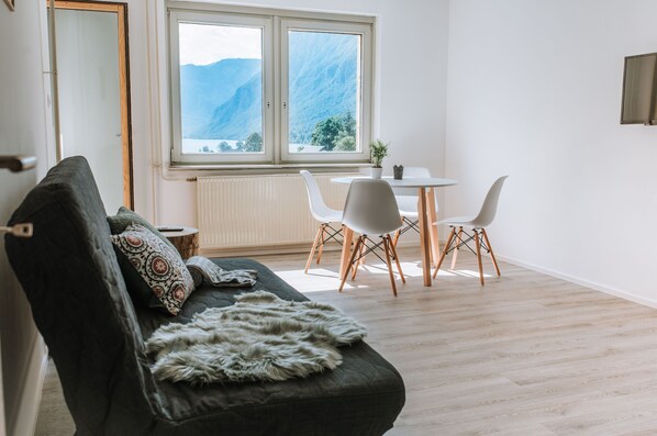 Apartment, 1 Schlafzimmer, Balkon, Seeblick | Wohnbereich