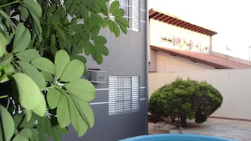 Kolam renang outdoor