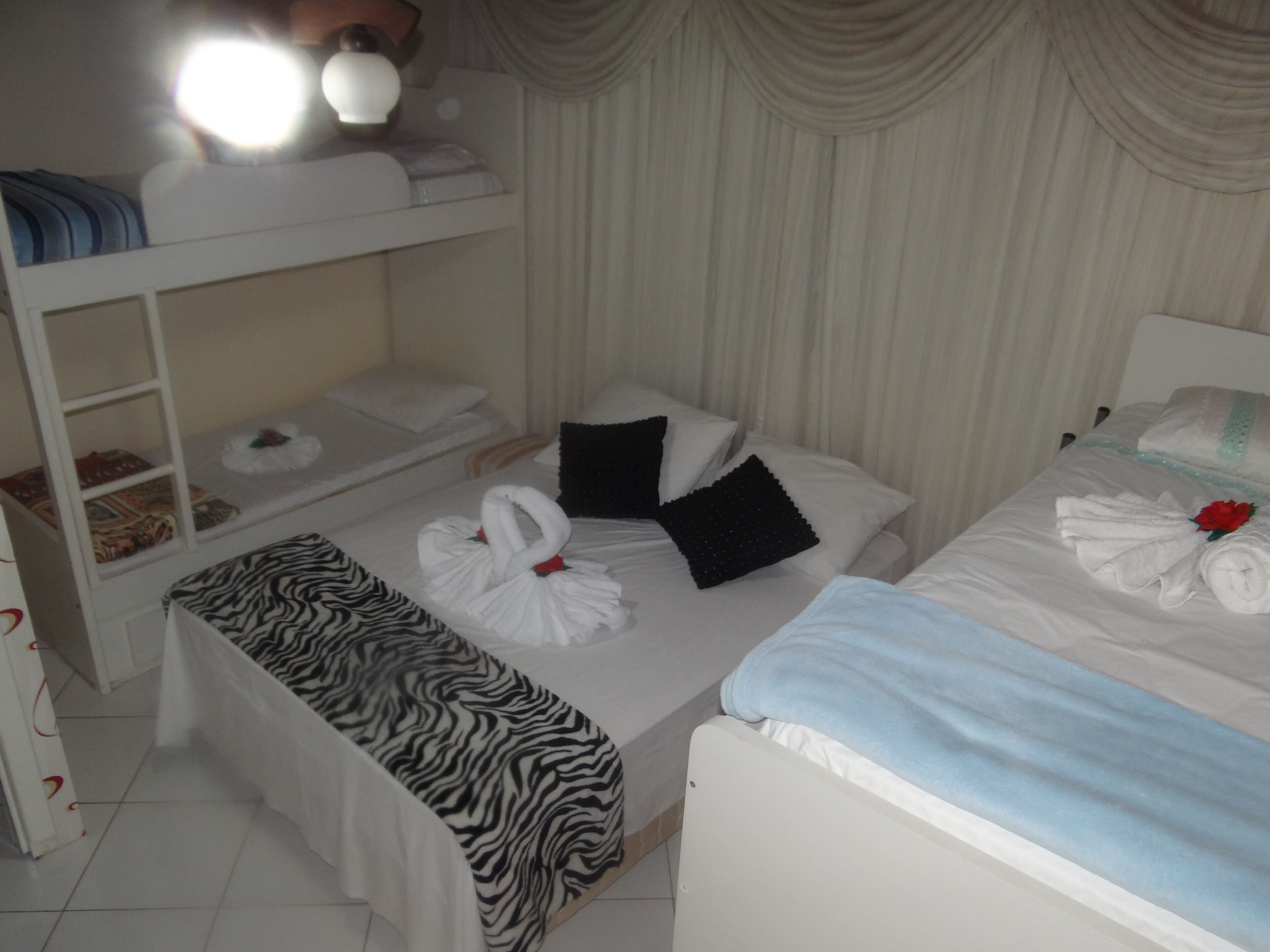 Kamar Quadruple Keluarga | Didekorasi berbeda-beda dan dilengkapi dengan perabotan berbeda-beda