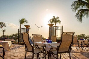 Balcony - Apartment in La Cabana Beach Resort Near the Beach (Oranjestad)