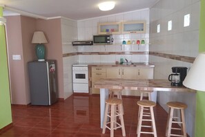 Oven, stovetop, espresso maker, cookware/dishes/utensils