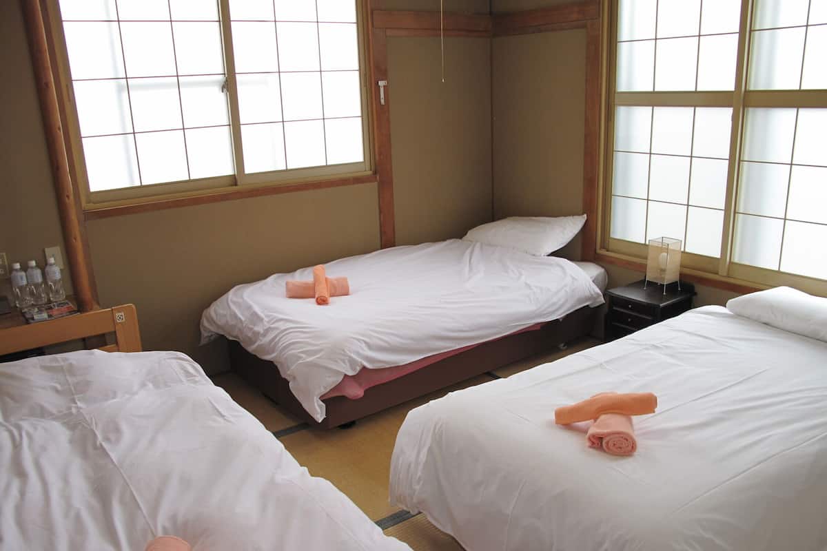 Chambre Triple, salle de bains commune