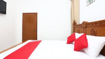 Desk, free WiFi, bed sheets