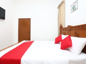 Deluxe Double Room | Desk, free WiFi, bed sheets