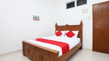 Desk, free WiFi, bed sheets