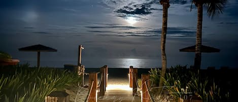 Am Strand, LiegestĂŒhle, StrandtĂŒcher