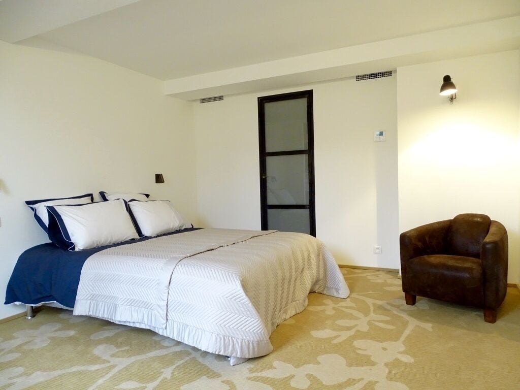 スーペリア スイート (Bauhaus) | 遮光カーテン、WiFi (無料)、ベッドシーツ