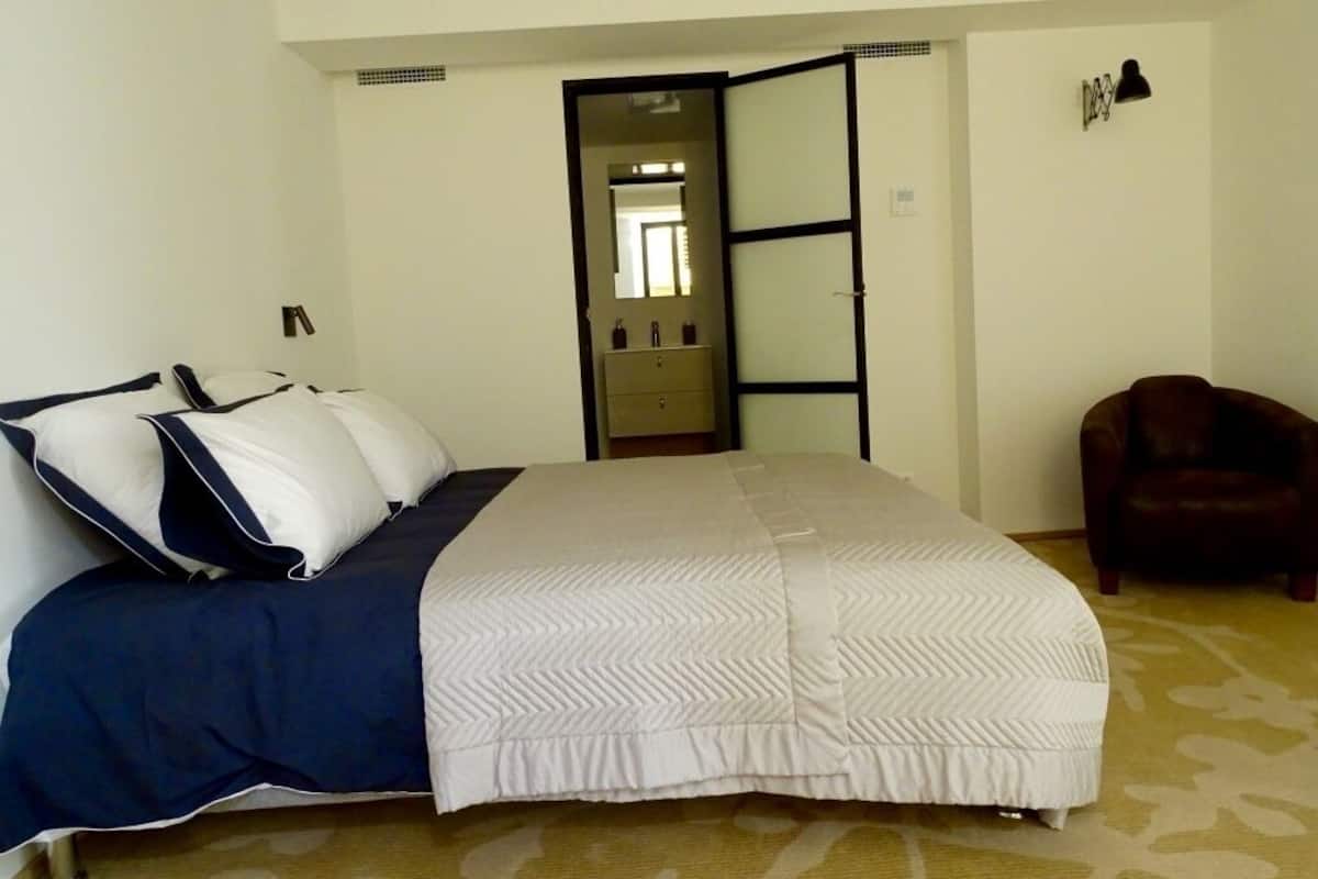 1 bedroom, blackout curtains, free WiFi, bed sheets