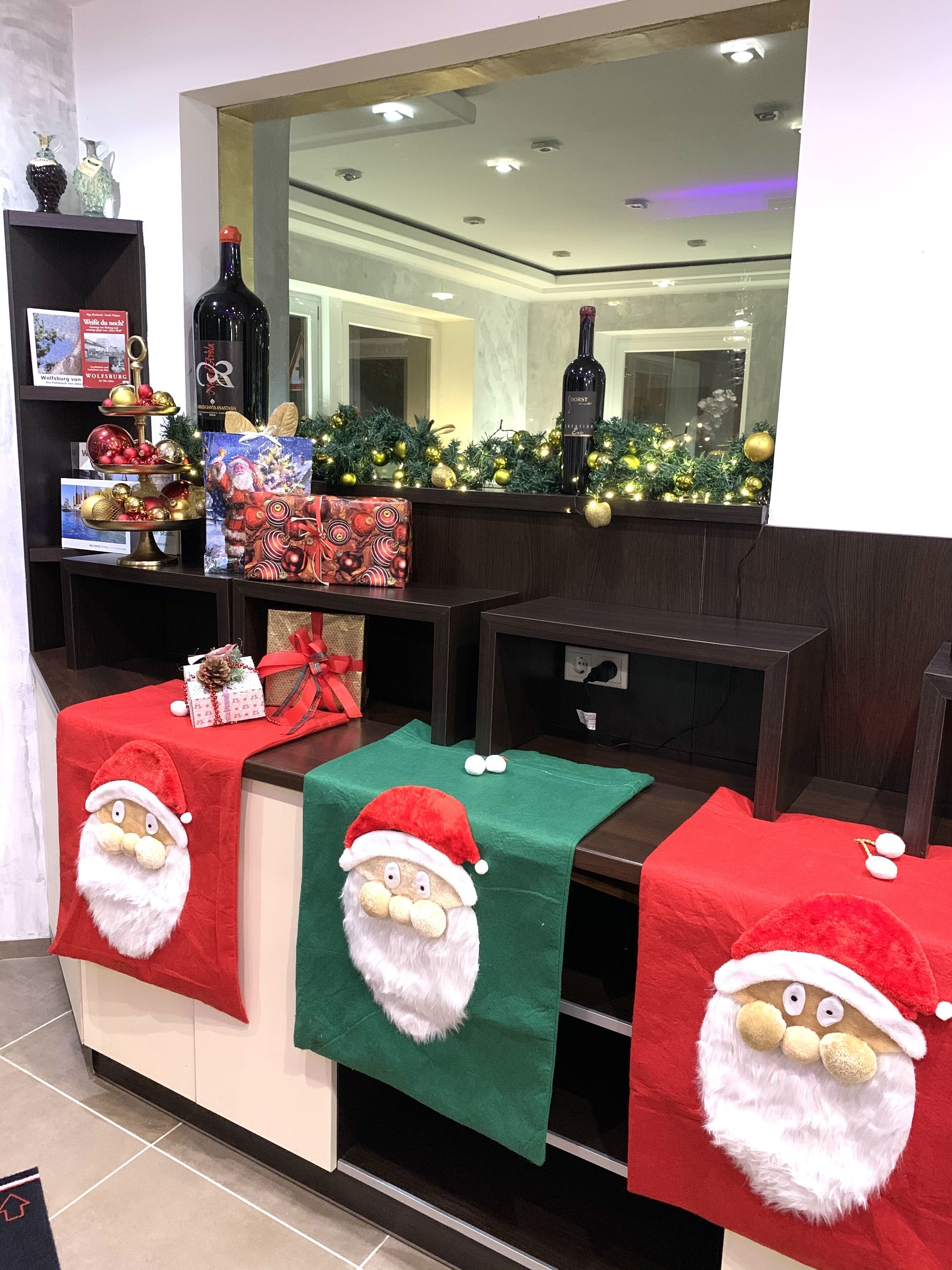 lunch and dinner served