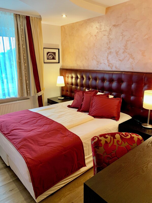 Comfort Double Room, Non Smoking, City View | Premium bedding, individually decorated, individually furnished, desk - Boutique Hotel Goldene Henne (Wolfsburg)