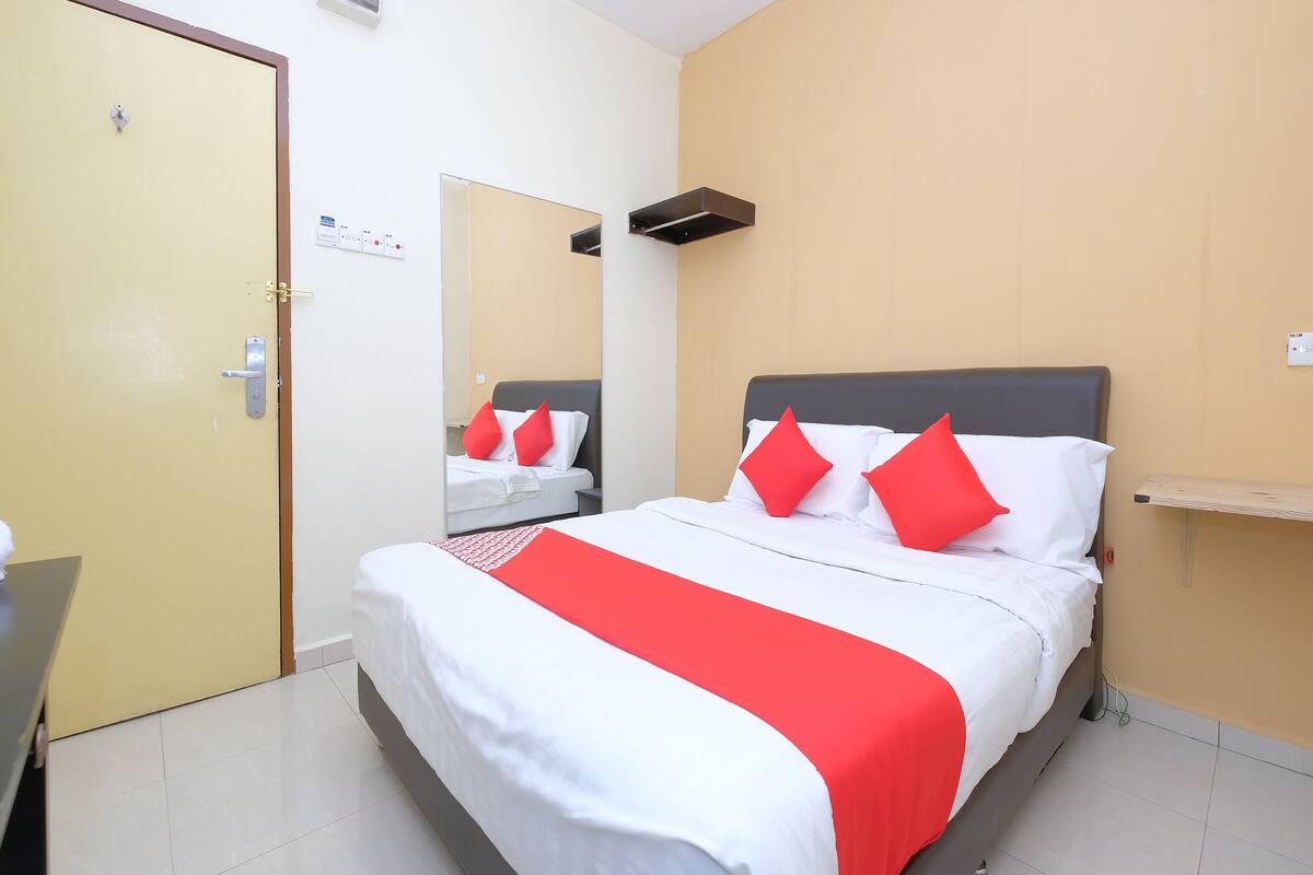 Standard Double Room, 1 Queen Bed | 1 bedroom, desk, free WiFi, bed sheets