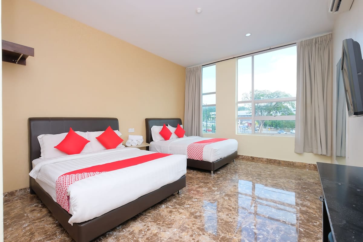 Family Suite | 1 bedroom, desk, free WiFi, bed sheets