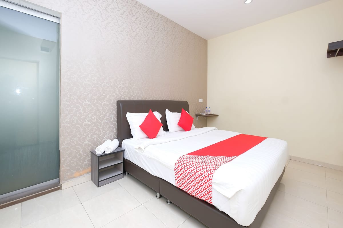 Standard Double Room, 1 King Bed | 1 bedroom, desk, free WiFi, bed sheets