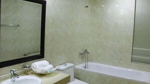 Deluxe Single Room | Bathroom | Slippers