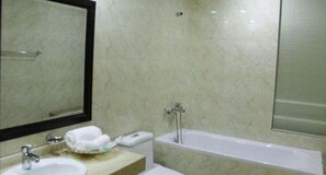 Deluxe Single Room | Bathroom | Slippers - BAC NINH - V HOTEL BACNINH (Bac Ninh)