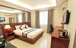 Free minibar items, desk, free WiFi, bed sheets - Opera Hotel (Ho Chi Minh City)