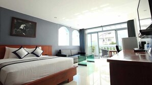 Minibar contenant certains articles gratuits, bureau