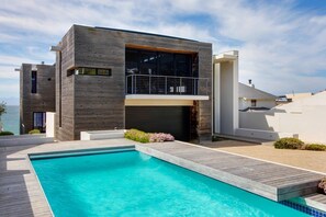 Outdoor pool - Boulders Beach Villa (Cape Town)