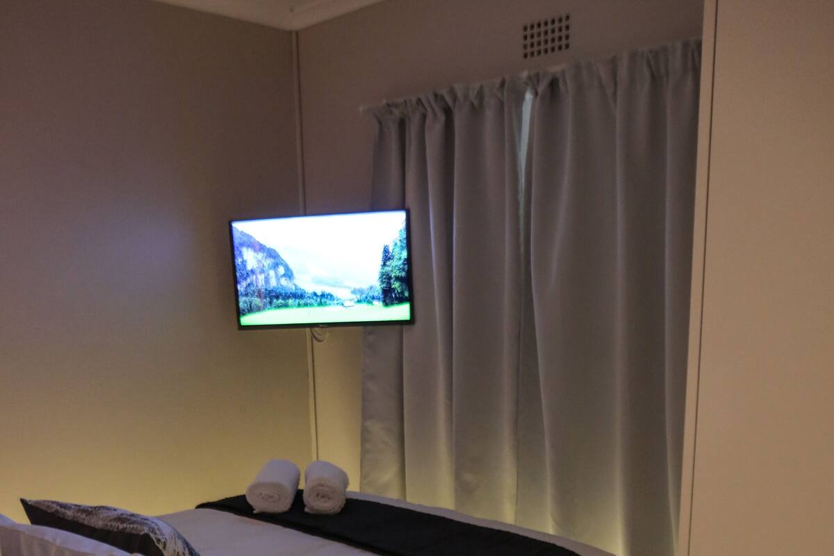 Standard Double Room, 1 Double Bed | 1 bedroom, premium bedding, desk, laptop workspace