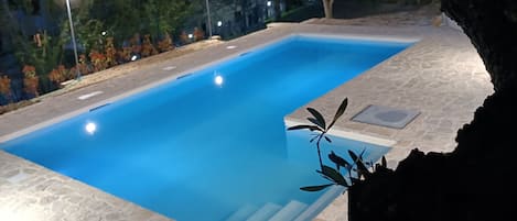 Outdoor pool, a heated pool