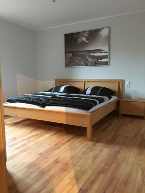 4 soverom, lydisolert, strykejern/-brett og reiseseng for barn