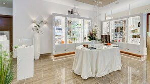 Sales de tractament per a parelles, sauna i banyera d'hidromassatge 