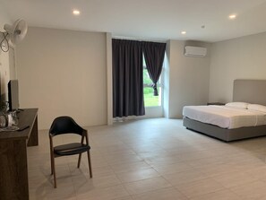 Kahden hengen huone, vuoristonäköala | Työpöytä, silitysrauta/-lauta, ilmainen Wi-Fi, vuodevaatteet