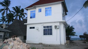 Front of property - Storm Sailor Villa (Jambiani)