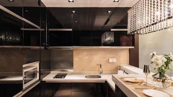 Suite | Servicio de comidas en la habitación