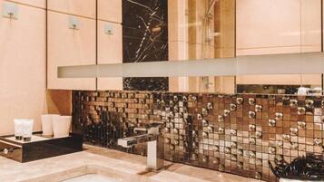 Deluxe Double Room | Bathroom sink
