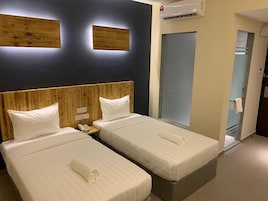 Habitación superior con 2 camas individuales | Wifi gratis