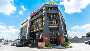 A hotel with a prominent sign reading "TJ Hotel" and "Pajak" on the facade. - TLJ Hotel (Pelabuhan Klang)