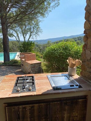 Property grounds - Fantastic Tuscan villa in a secluded location with pool and outdoor kitchen, close to the sea (Caldana)