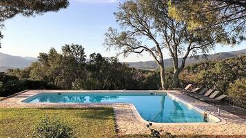 Piscine extérieure