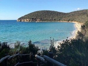 Beach nearby, sun loungers - Fantastic Tuscan villa in a secluded location with pool and outdoor kitchen, close to the sea (Caldana)